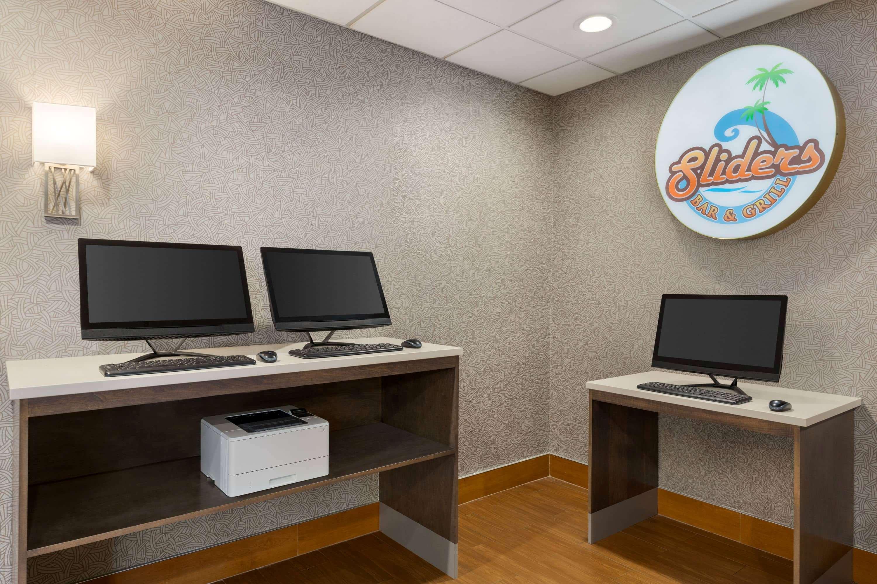 La Quinta Inn And Suites By Wyndham At Watiki Waterpark Rapid City Luaran gambar