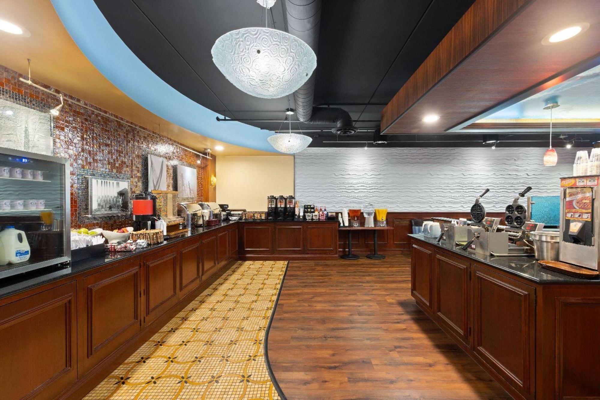La Quinta Inn And Suites By Wyndham At Watiki Waterpark Rapid City Luaran gambar