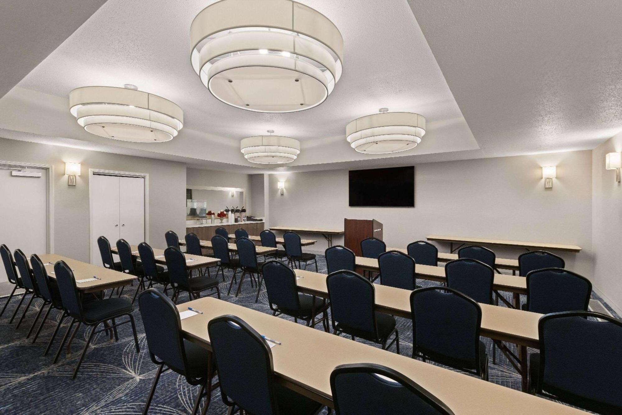 La Quinta Inn And Suites By Wyndham At Watiki Waterpark Rapid City Luaran gambar
