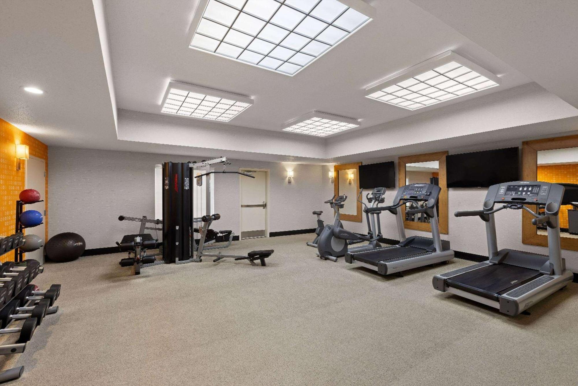 La Quinta Inn And Suites By Wyndham At Watiki Waterpark Rapid City Luaran gambar